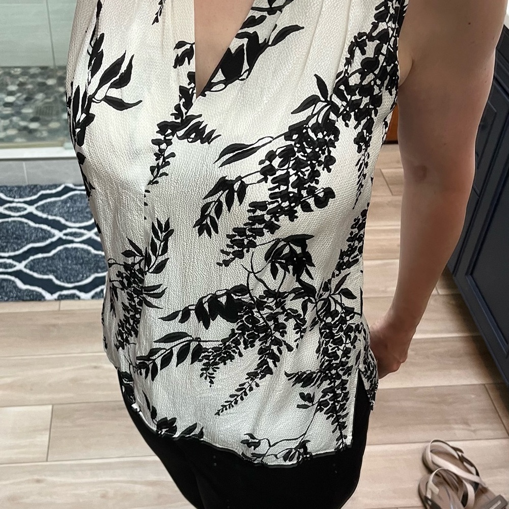 White House Black Market Sleeveless V-Neck Blouse Black and White